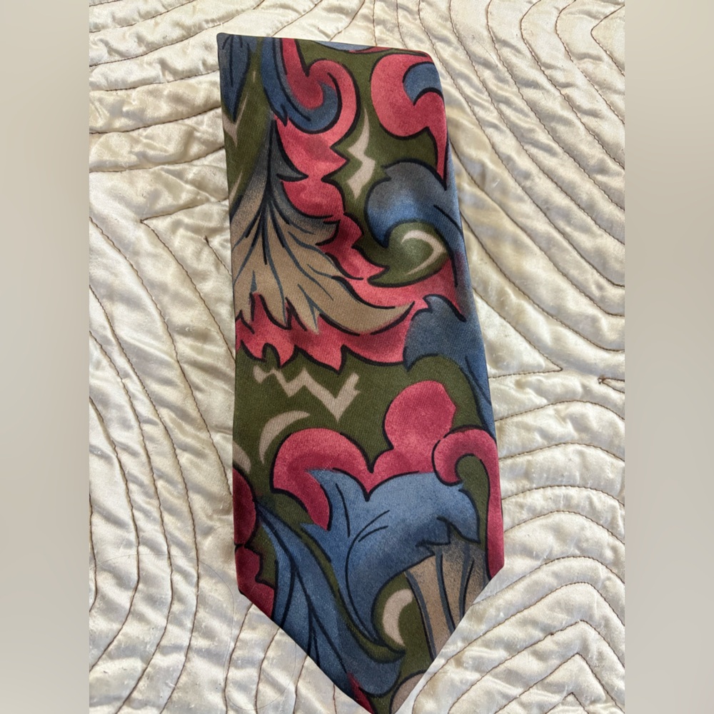 Halston lll Italian Silk Vintage Tie American manufacturing meets Italian design